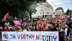 Zhromaždenia Dúhový Pride a Hrdí na rodinu obsadia Bratislavu. Polícia situáciu nepodceňuje