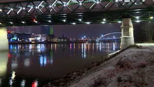 Poplach na Dunaji. V mínusových teplotách unášala rieka telo ženy, ktorá spadla z mosta