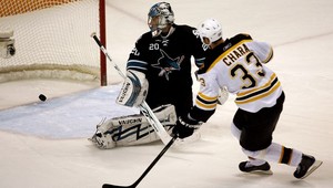 Chára potopil žraloky v nájazdoch, Slováci 2+2