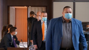 Krízový štáb odsúhlasil uvoľňovanie opatrení. Majitelia obchodov sa dali do práce