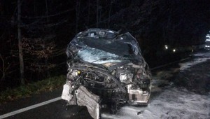 FOTO: Zrážka dvoch áut pri Prešove si vyžiadala dva životy