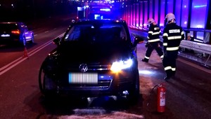 73-ročný vodič si za volant sadol opitý: S autom vyletel na zvodidlá a z miesta chcel utiecť