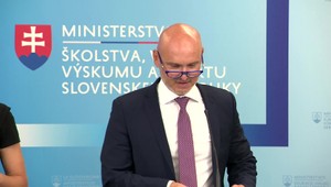 Gröhling: Ráno otváram školský rok, poobede podávam demisiu