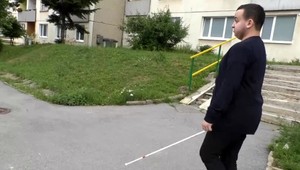 Zlodeji okradli nevidiaceho, chorého chlapca