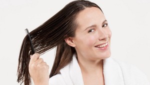 Po tomto už nikdy nezaspíte s mokrými vlasmi! Vedeli ste, čo sa vám môže stať?