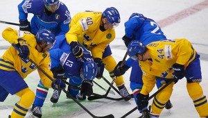 Švédi spečatili zostup Talianska, domácim otvorili cestu k štvrťfinále rozhodcovia