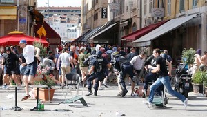 Vojnová zóna v Marseille. Rowdies opäť vyvádzali