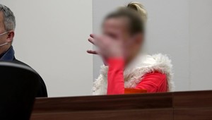 Žena mala roky týrať svojho otca: Počas pojednávania skolabovala