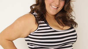 Máte veľké prsia? Stavte na tieto 3 TOPY a budete mať krásny dekolt