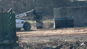 Tragédia na skládke: Muža pravdepodobne zavalil betónový panel