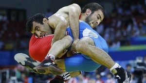 Chubežty si zlomil v prvom zápase rebro, pretekal ďalej