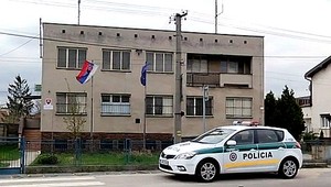 Vodič (20) z miesta nehody ušiel. Vraj ho zbili šiesti muži