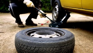 Kolesá nie sú súčasťou auta? Poisťovňa škodu neuhradila...