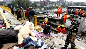 Tisícky dobrovoľníkov prezerajú satelitné snímky z Nepálu, môžete i vy