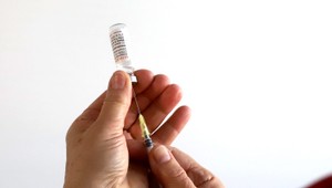 Pediatri vyzývajú na zvýšenie zaočkovanosti detí proti rakovinám spôsobeným HPV