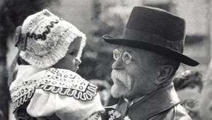 Obálka s Masarykovým odkazom: "Ak sú ľudia nevzdelaní a hlúpi, nemôžete toho veľa urobiť."