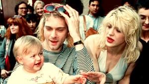 Z dcéry Kurta Cobaina vyrástla krásna žena, otec jej stále chýba