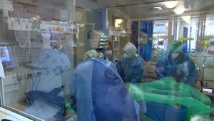 Nechcel sa dať očkovať, spoliehal sa na zdravú životosprávu. Po napojení na pľúcnu ventiláciu rozhodnutie ľutuje