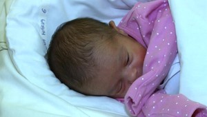 Mamička porodila dvakrát prvé dieťa roka. Kuriózna situácia sa stala v Martinskej nemocnici