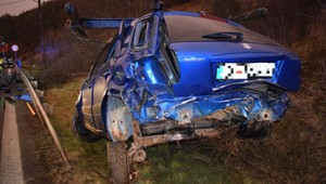 FOTO: Neuveriteľná nehoda, opitý vodič prežil pád z desaťmetrovej výšky