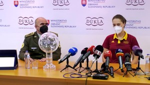 Petra Vlhová ukáza najcennejšiu trofej. Veľký glóbus chce nechať doma a nezaspať na vavrínoch