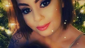 Táto rodina má najsmutnejší vianočný stromček: Keď ho uvidíte zblízka, pochopíte dôvod