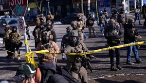 Federálni agenti v Minneapolise postrelili 51-ročného muža. Zraneniam podľahol