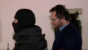 Dvoch ľudí brutálne popravil a ďalších postrelil. Sériového vraha odhalil nezmyselný útok na policajtov