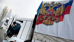 Z Ruska prešla na Ukrajnu kolóna tankov a autá s vojakmi