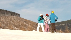 V Tatrách sa zhadzovali kilogramy. Štefanskú lyžovačku si užili aj štvornohí miláčikovia