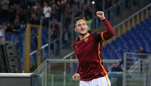 Cisár Totti dvoma gólmi za tri minúty zariadil výhru AS Rím