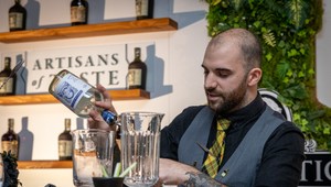 Stávka na lokálnosť a originalitu: Prestížna súťaž barmanov Artisans of Taste pozná svojho víťaza