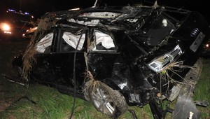 Auto vo vysokej rýchlosti narazilo a preletelo desiatky metrov. Muž na mieste zomrel