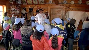 Deti z osady si užívajú školu v prírode. Niektoré nechcú domov