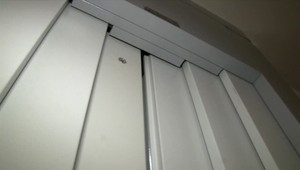 Nejasnosti v prípade smrti výťahára. Káble boli nesprávne poprepájané