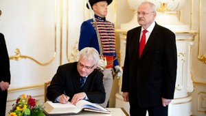 Josipovič požičal vilu Gašparovičovi, dovolenkuje u rodičov