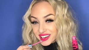 Jablko nepadlo daleko od stromu: Lucid ukázala svou charismatickou sestru!