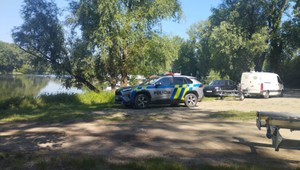Rozbehlo sa rozsiahle pátranie po 23-ročnom mužovi, prehľadávajú aj rieku Váh