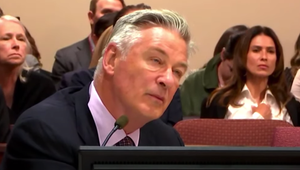 Hviezdny herec sa postavil pred súd. O jeho osude v prípade zastrelenej kameramanky rozhodne porota!