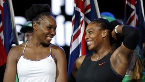 Serena Williamsová vo finále zdolala svoju sestru Venus