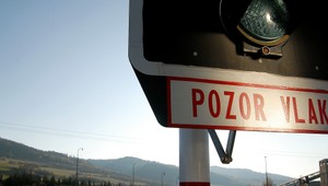 Tragická noc na západe Slovenska: V koľajisku vyhasol život ženy