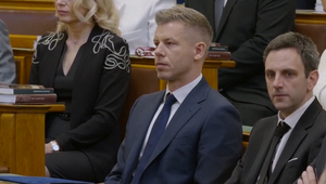 Noví poslanci v Maďarsku zložili prísahu, Péter Magyar sa stal premiérom