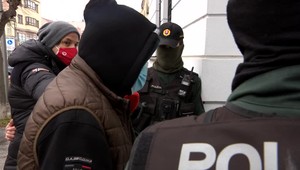 Kristiána, ktorého obvinili z 28 podvodov za desaťtisíce eur, poslal súd do väzby