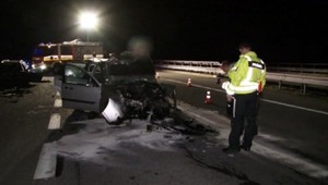 Neskúsený vodič prešiel do protismeru na R1, spôsobil hávariu troch áut