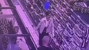 Žena prišla do obchodu a odišla o 25-tisíc eur ľahšia. Polícia hľadá svedkov incidentu