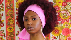 TÁTO žena žije s obrovským ochlpením na hrudi: Napriek tomu o nej vznikajú sexi fotky!