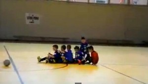 Žiačik parádne trafil ľavačkou vinkel a oslavoval ako rušeň...