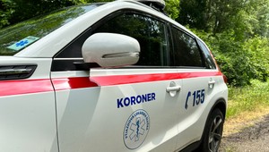 Koronerka vyhlásila seniorku za mŕtvu. Tá v rakve začala dýchať a otvorila oči