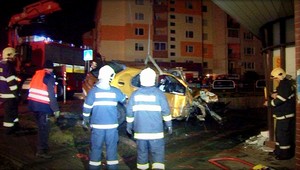 Vodič (22) pod parou. Demoloval, čo mu stálo v ceste