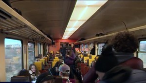 Minister dopravy sa dnes viezol vlakom, trval na zaplatení lístku